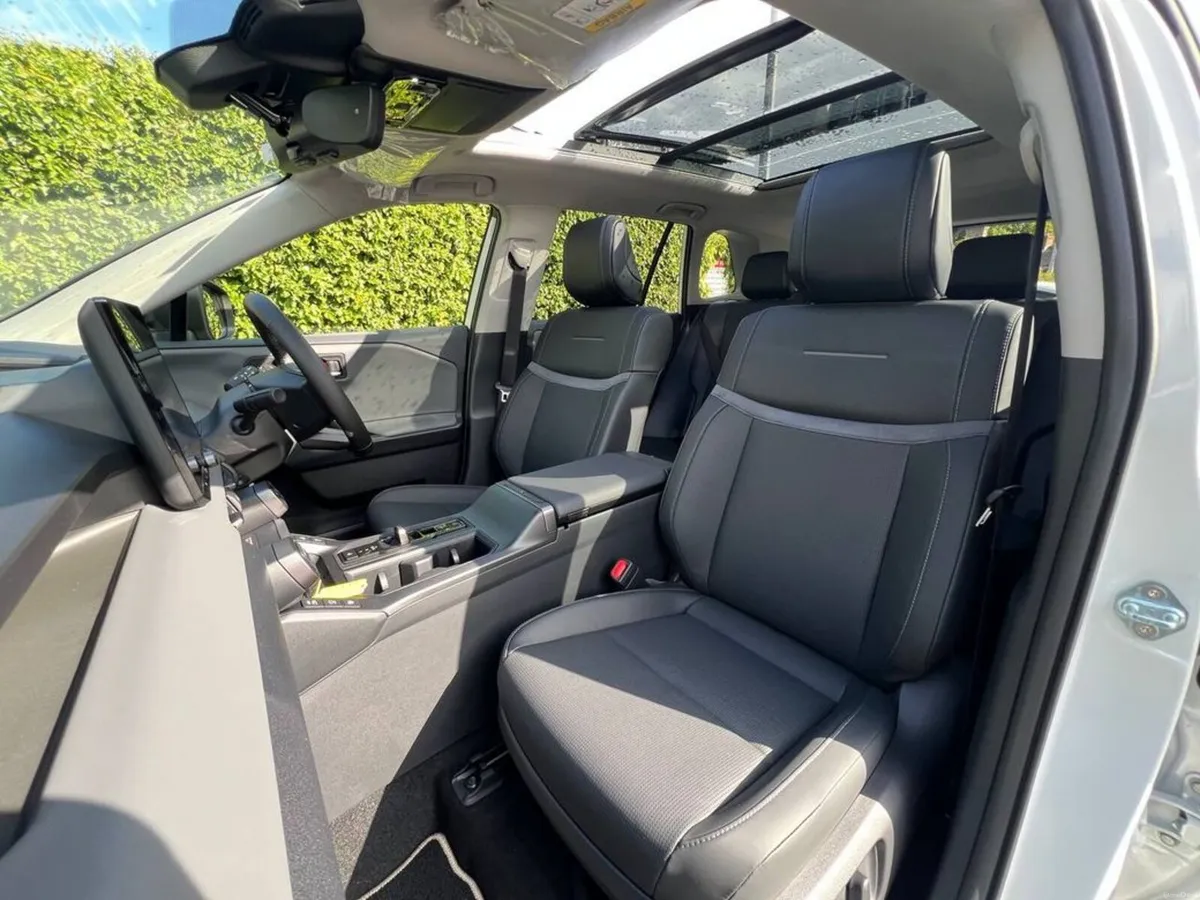 Toyota RAV4 AWD 2.5 HYBRID AUTO ** DELIVERY MILEAG - Image 2