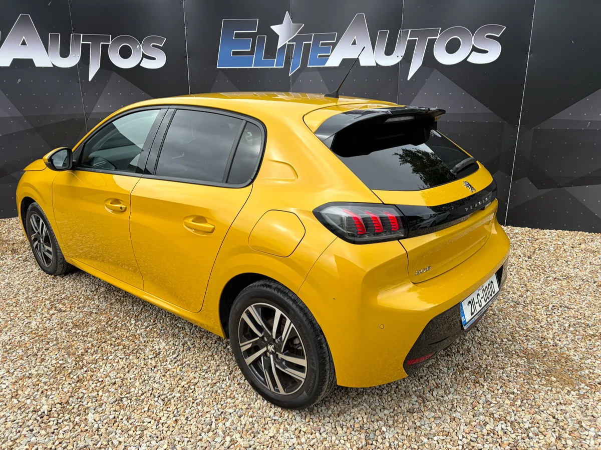 Peugeot 208 Allure 1.2 2021 - Image 3