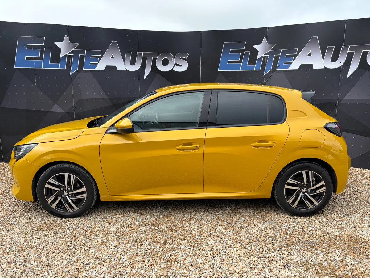 Peugeot 208 Allure 1.2 2021 - Image 2