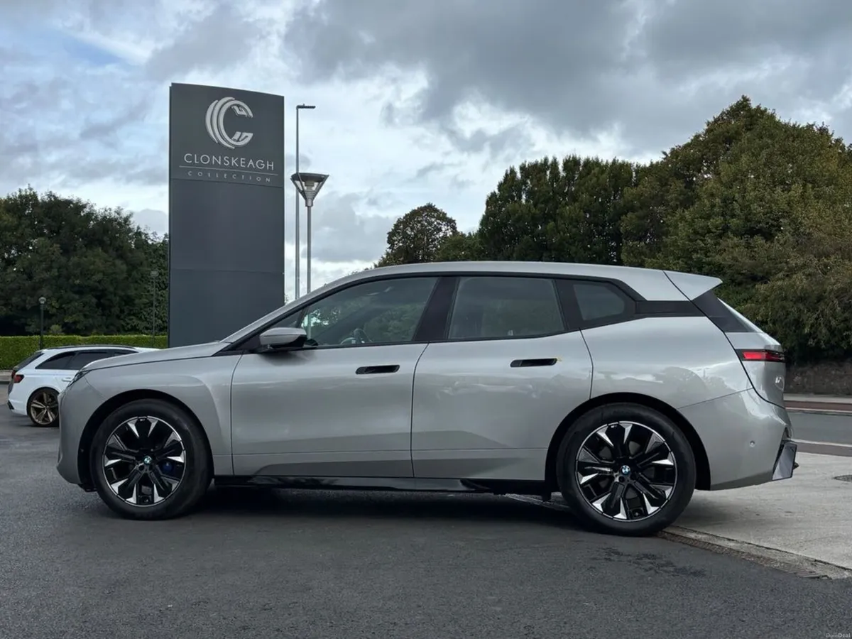 BMW iX XDRIVE45 M SPORT - Image 3