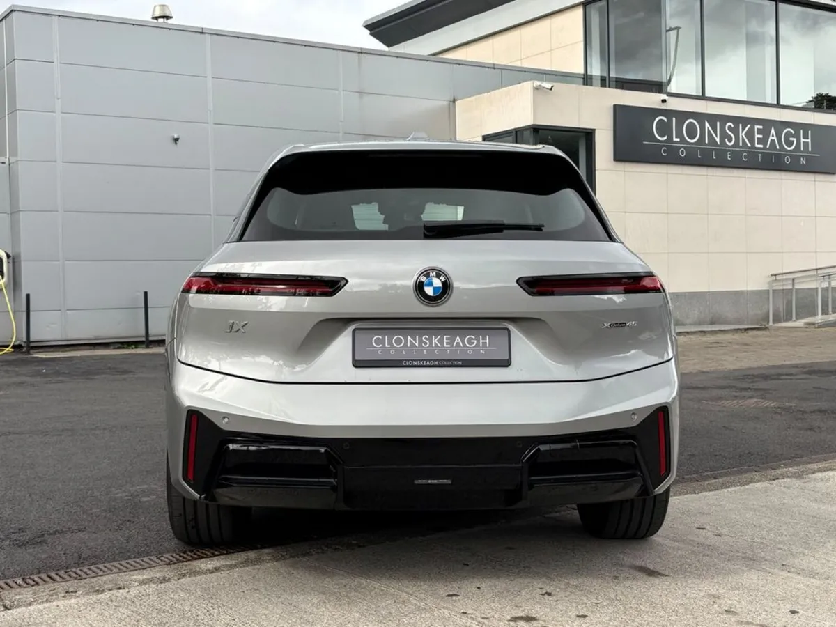 BMW iX XDRIVE45 M SPORT - Image 4