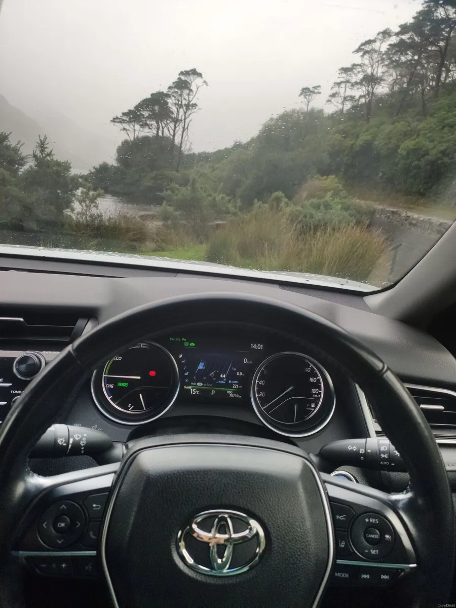 Toyota Camry 2.5 HYBRID / AUTOMATIC - Image 3