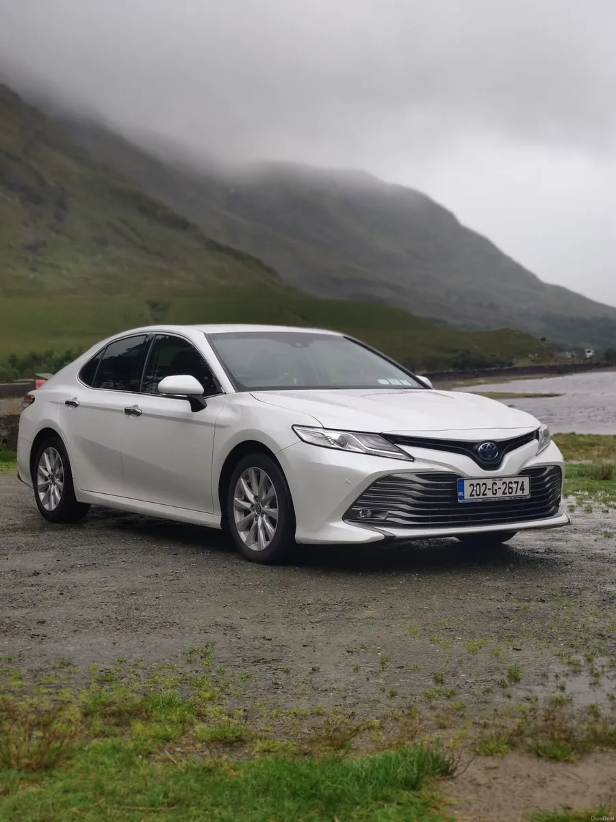 Toyota Camry 2.5 HYBRID / AUTOMATIC - Image 1