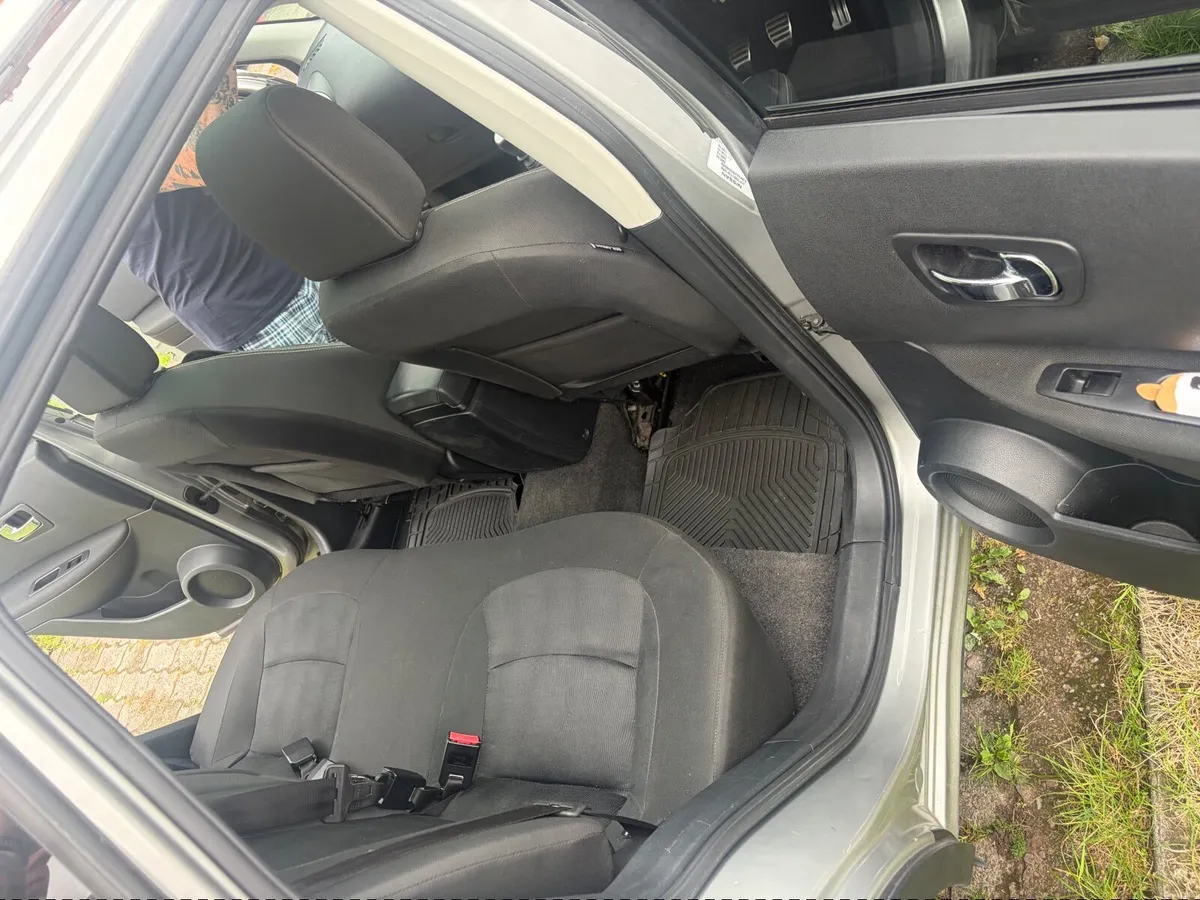 Nissan Qashqai 2012 - Image 6