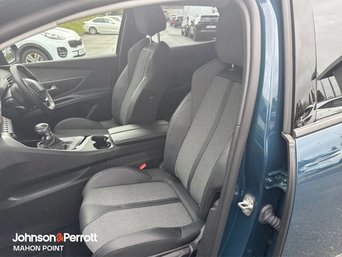 Peugeot 3008 1.2 PureTech 130bhp Allure - Image 3