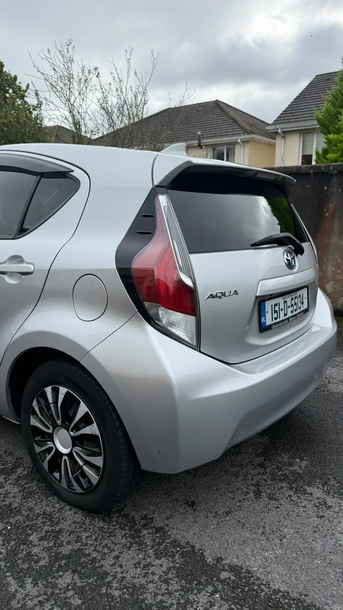 TOYOTA AQUA Hybrid - Image 4