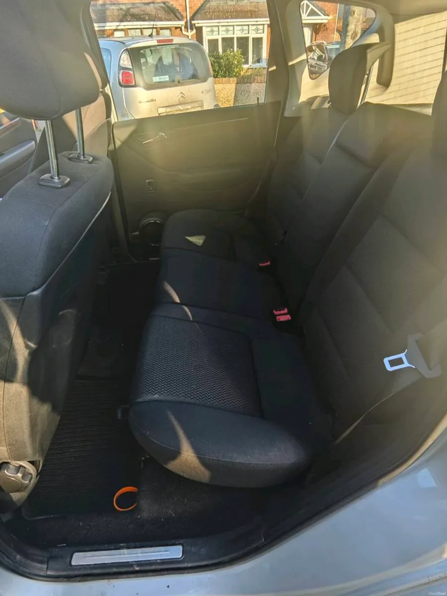 Car - Image 2