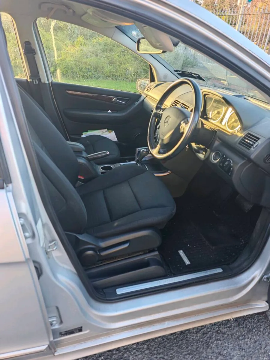 Car - Image 6