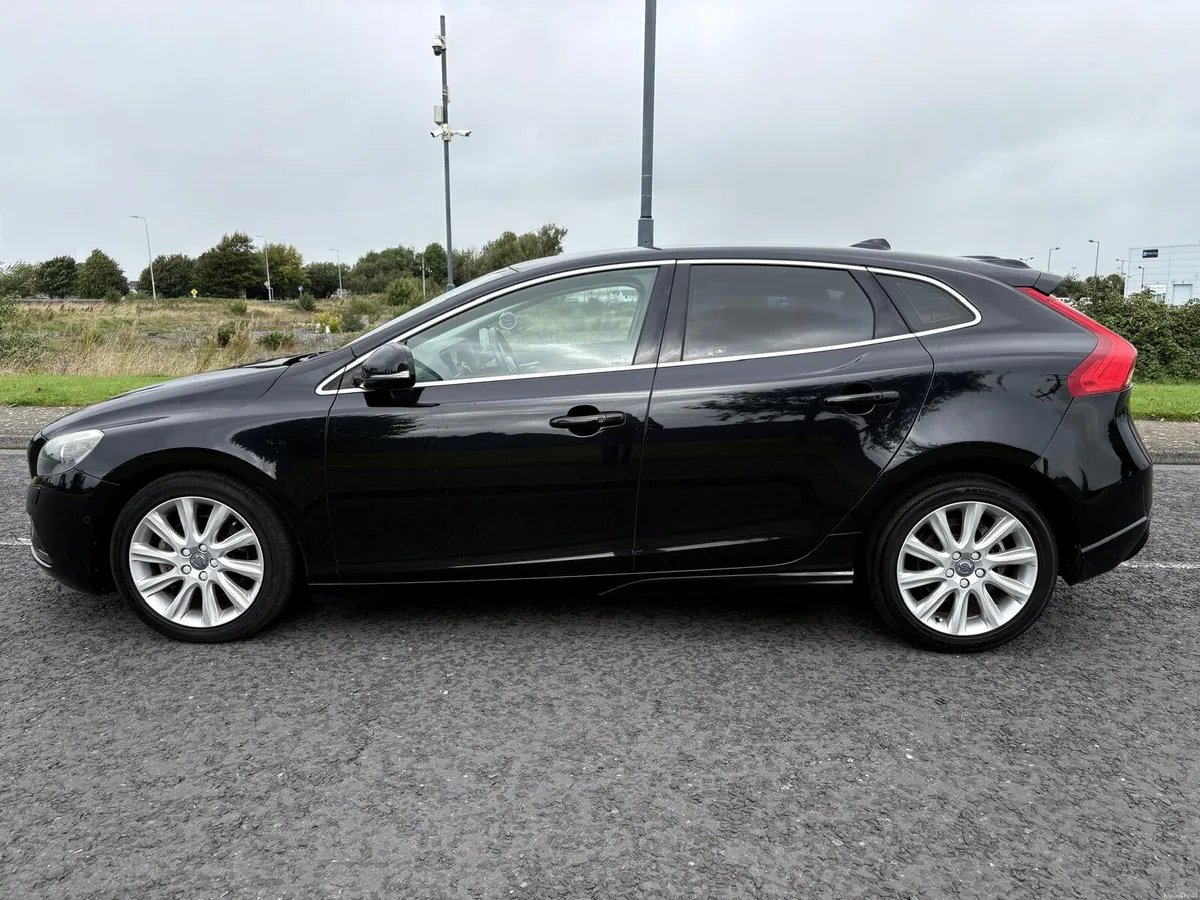 2015 Volvo V40, 1.6 Petrol, Automatic - Image 5