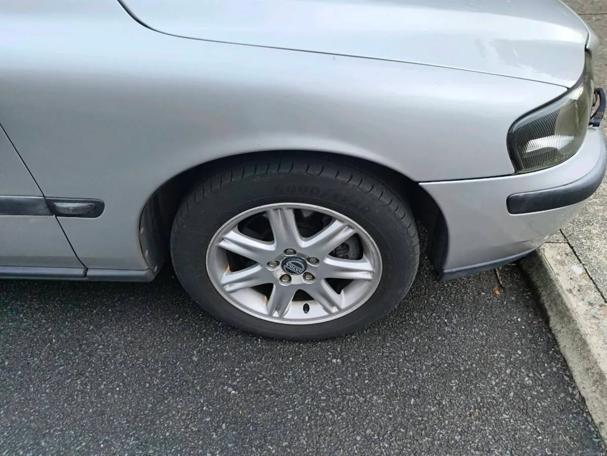 2003 s60 2.0T manual Breaking or sale - Image 2