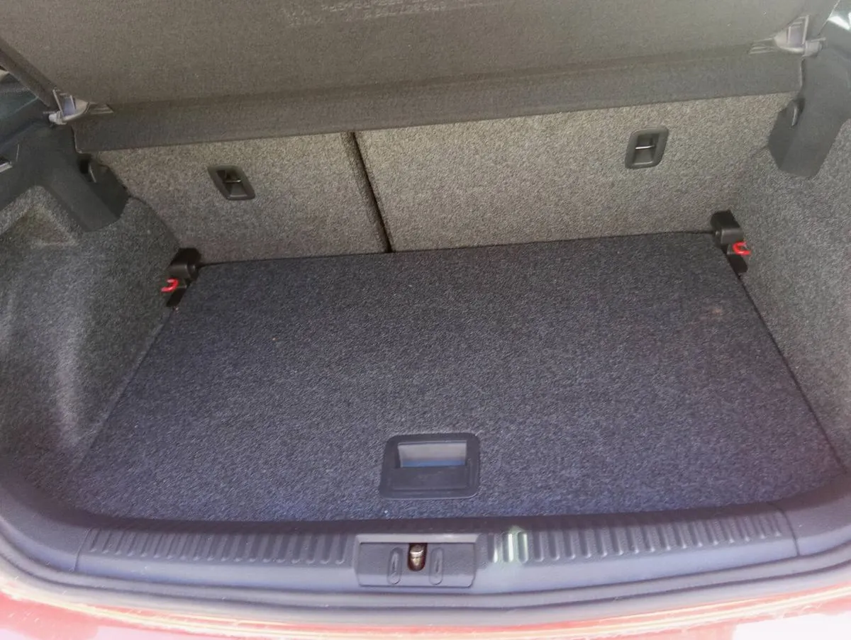 Ambient Red VW polo 1.2 Tsi - Image 2