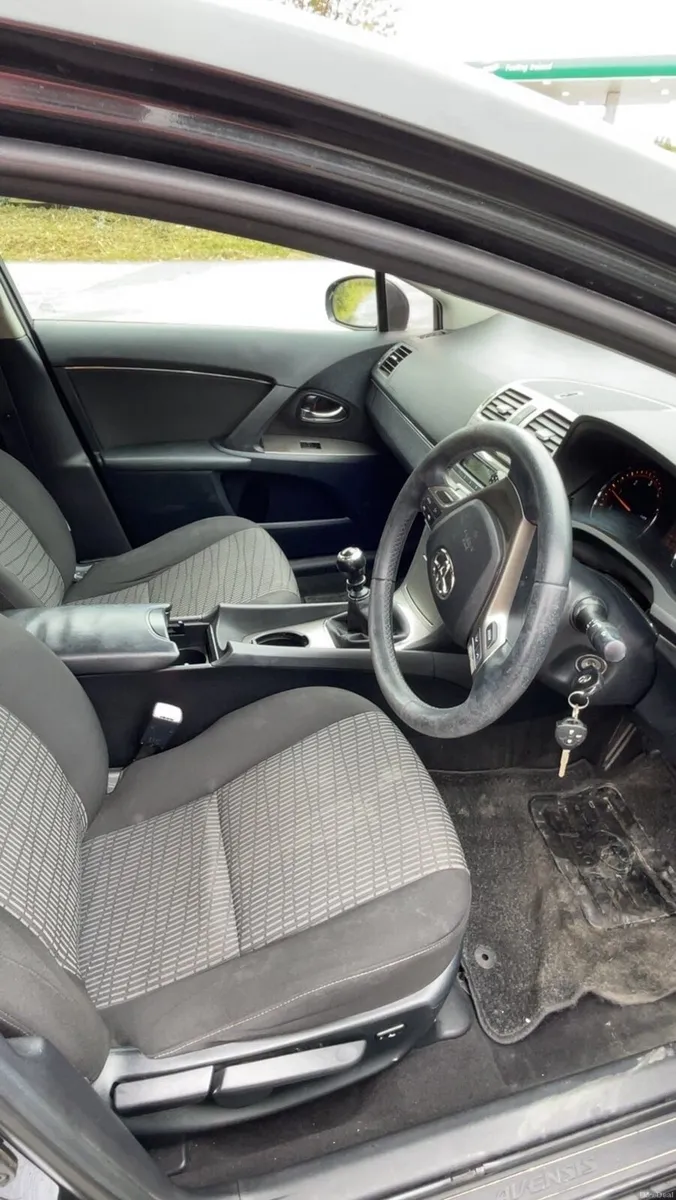 2010 Toyota Avensis Low kms - Image 4