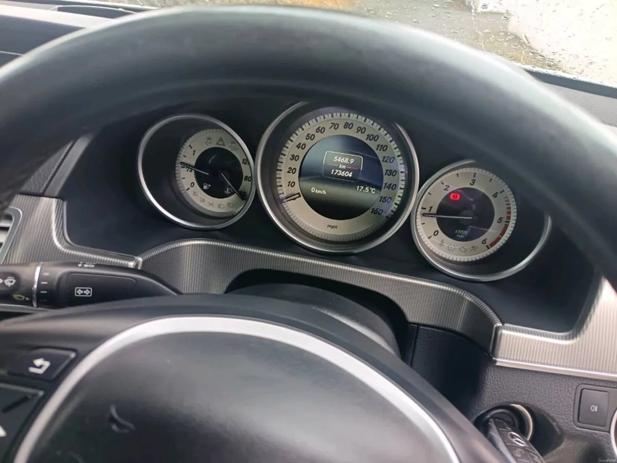 Mercedes E220 6 speed manual - Image 5