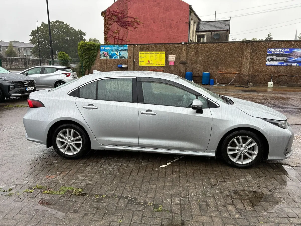 Toyota Corolla 2022 1.8Petrol Hybrid AUTO - Image 5