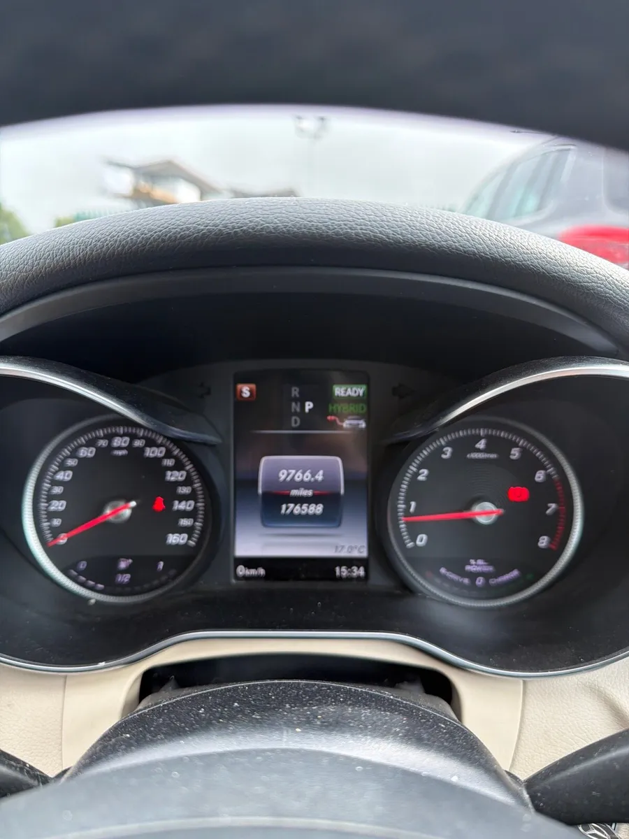 2107 Mercedes C350e - Image 5