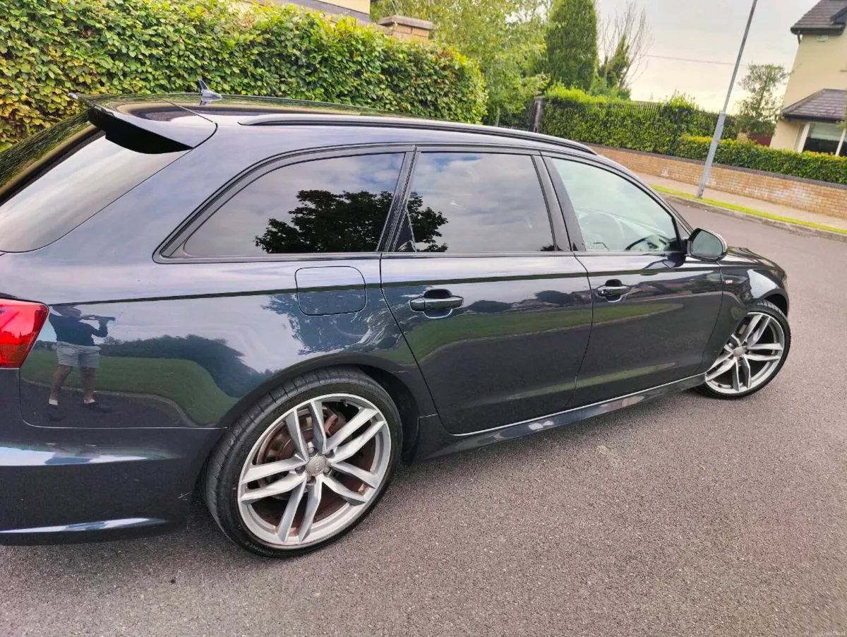 Audi A6 Avant Black Edition s-line - Image 3