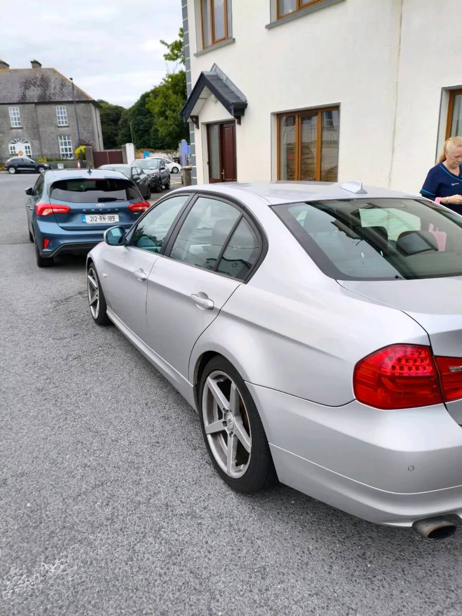 Bmw 320 - Image 2