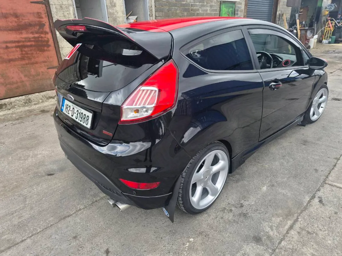 Ford fiesta black edition - Image 4