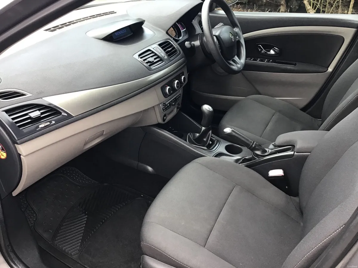Renault Fluence 2012 - Image 2
