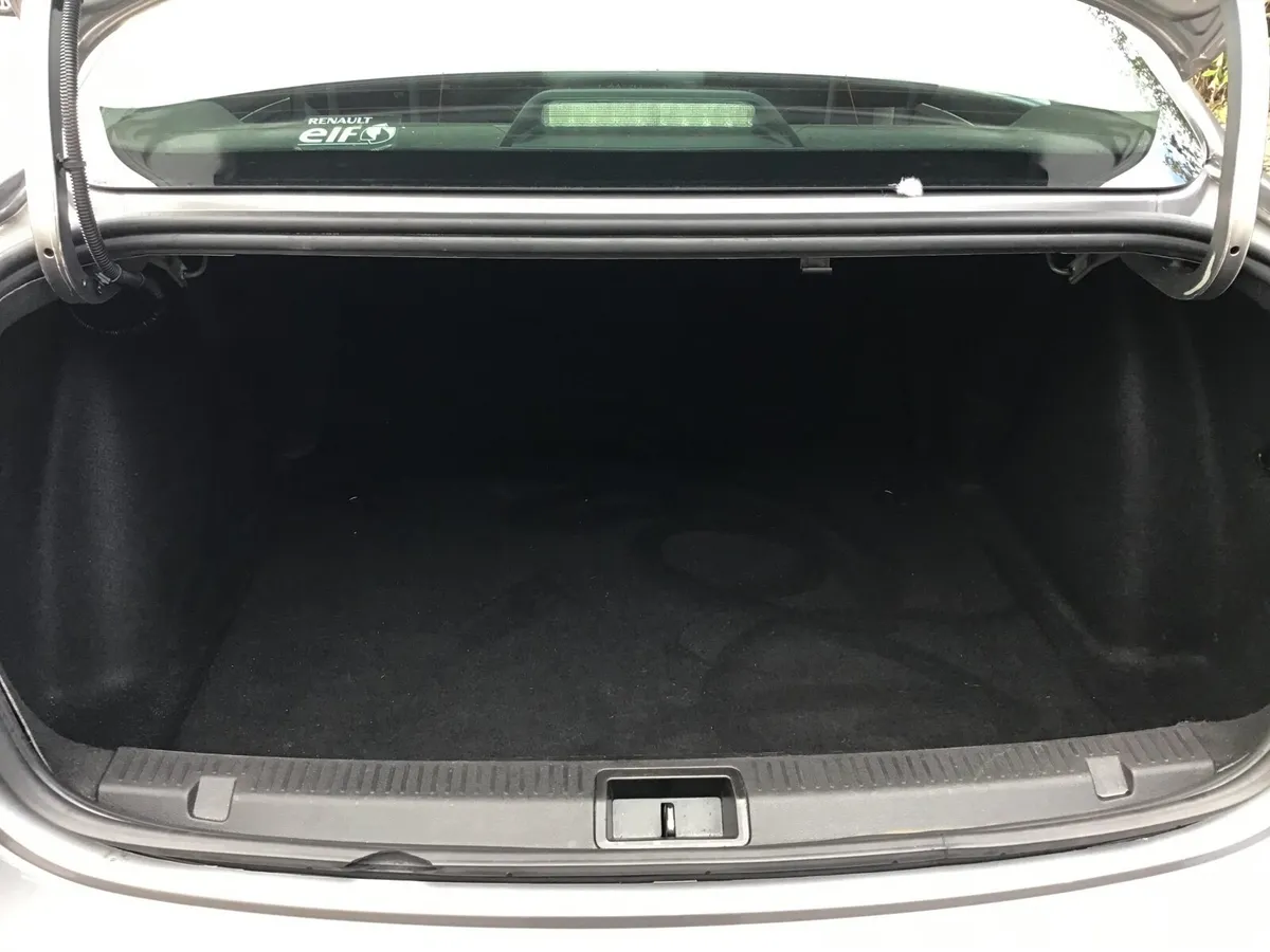Renault Fluence 2012 - Image 4