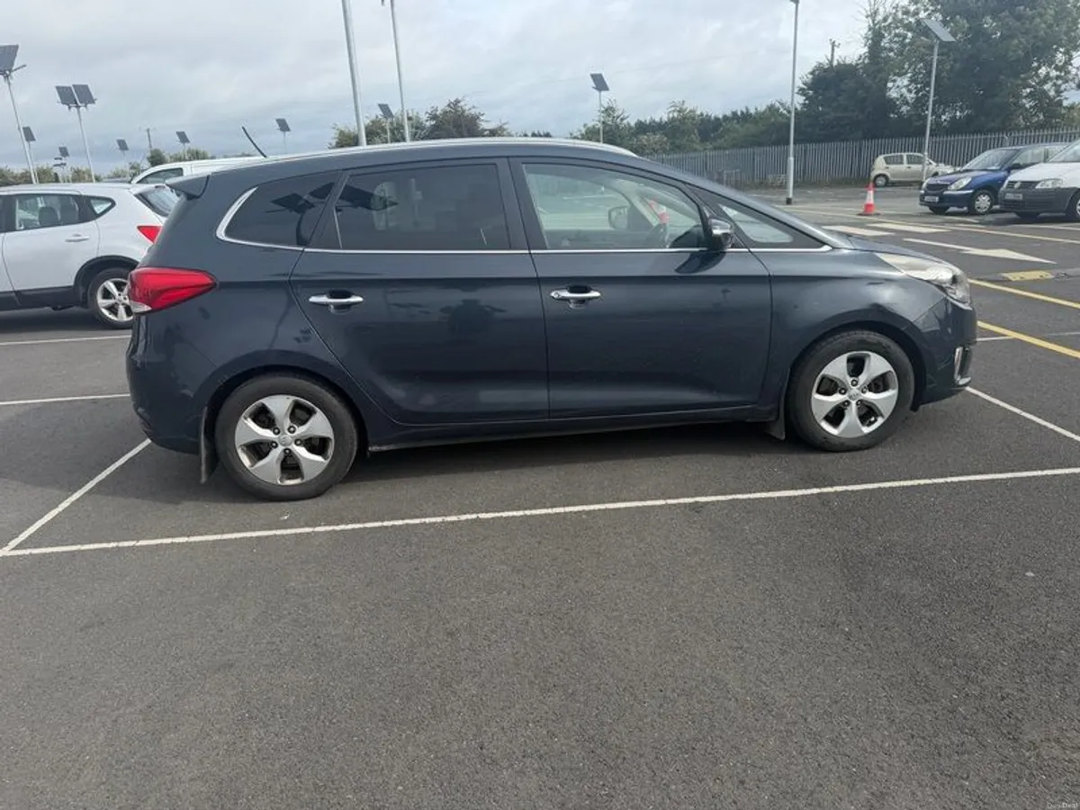 2015 Kia Carens - Image 4
