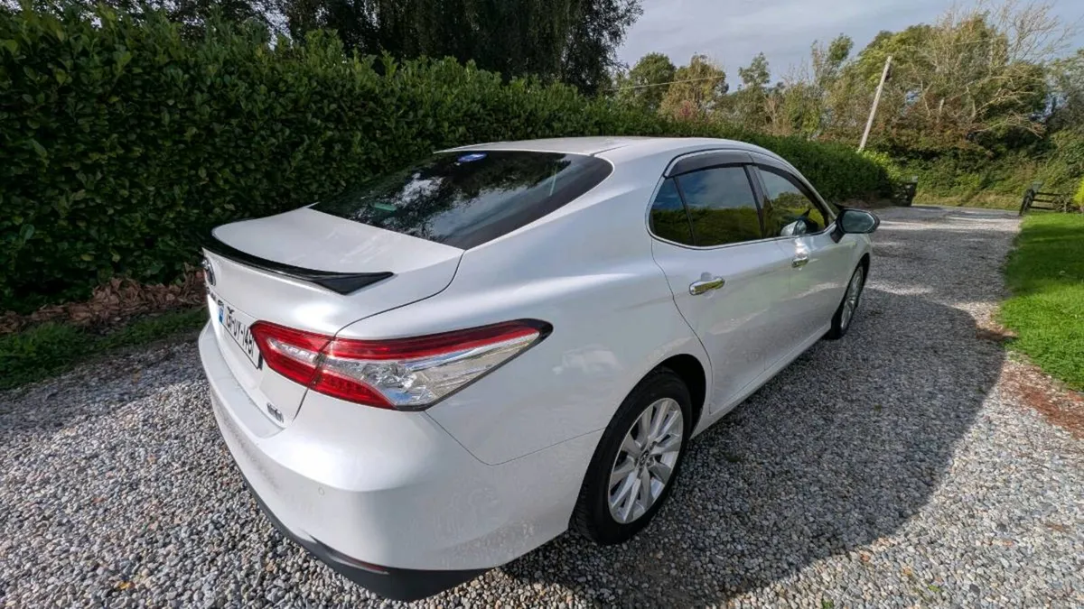 Toyota Camry Hybrid - Image 3