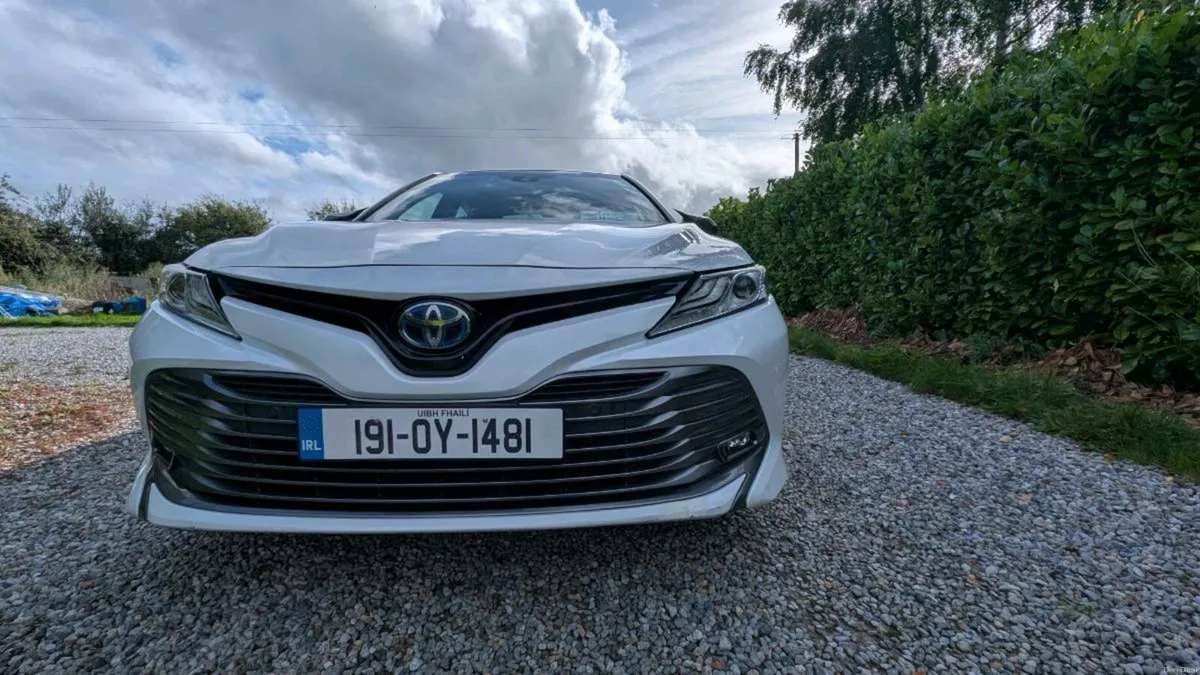 Toyota Camry Hybrid - Image 2
