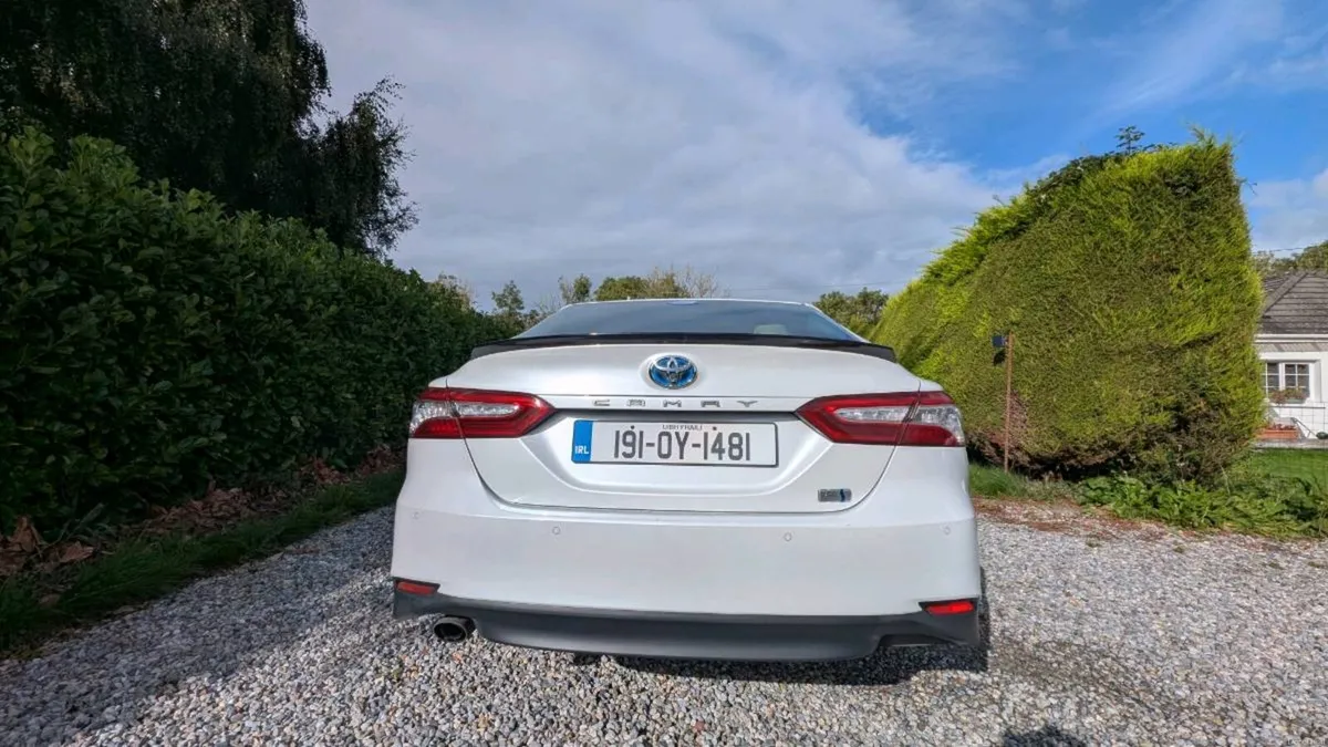 Toyota Camry Hybrid - Image 6