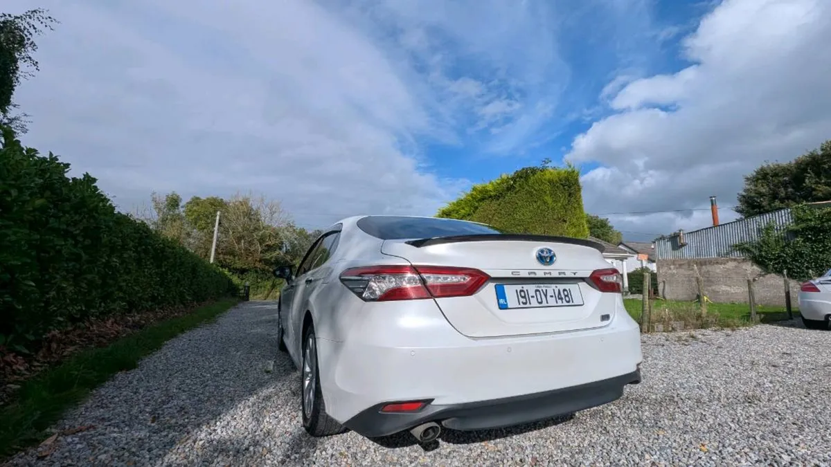 Toyota Camry Hybrid - Image 5