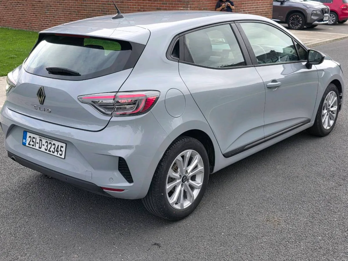 Renault Clio - Image 5
