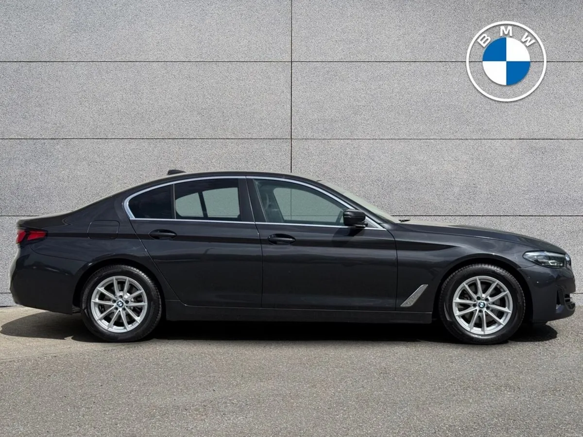 BMW 5-Series 520d SE Saloon - Image 3