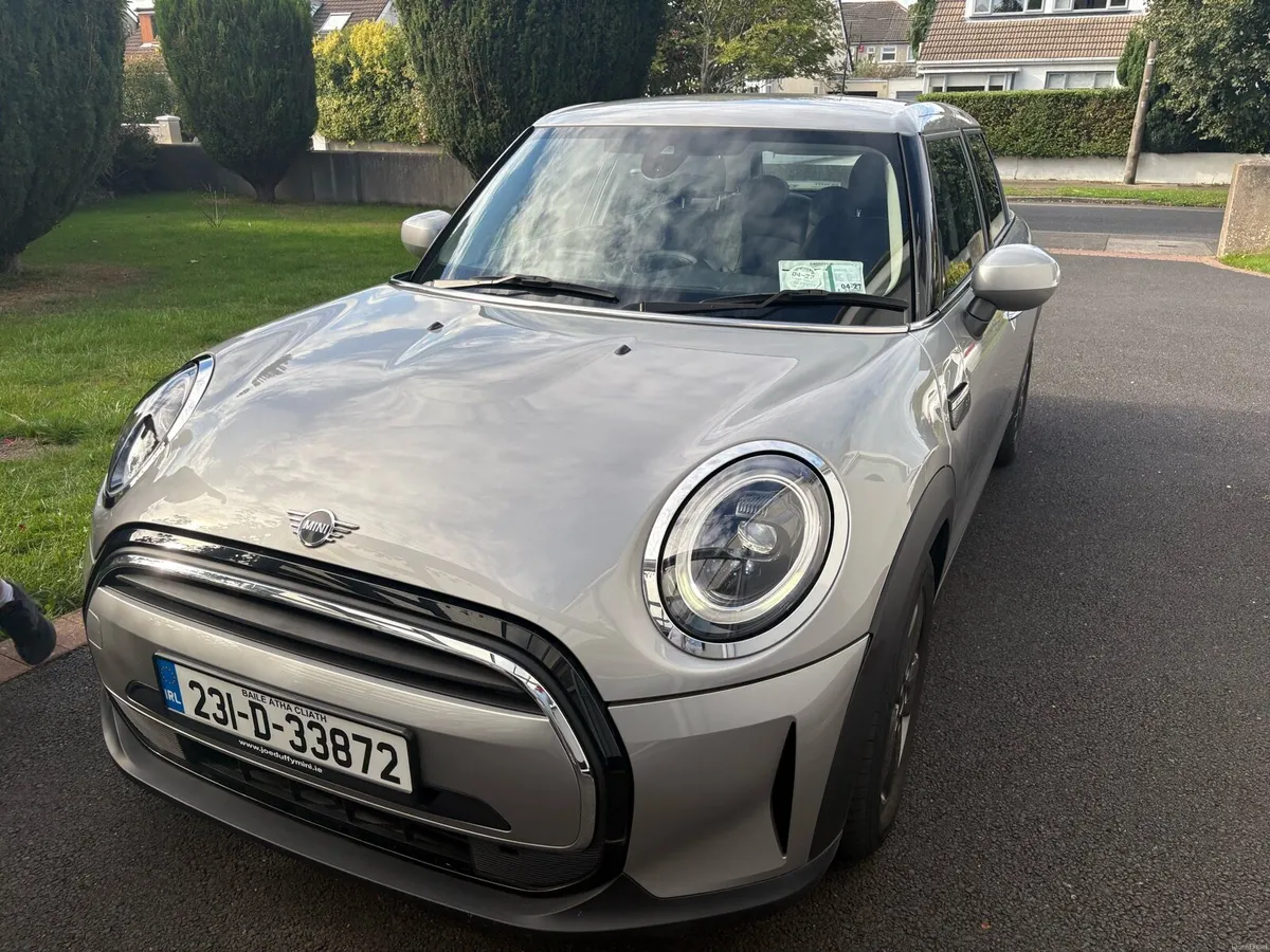 Mini Cooper Manual Petrol 11000 kms - Image 6