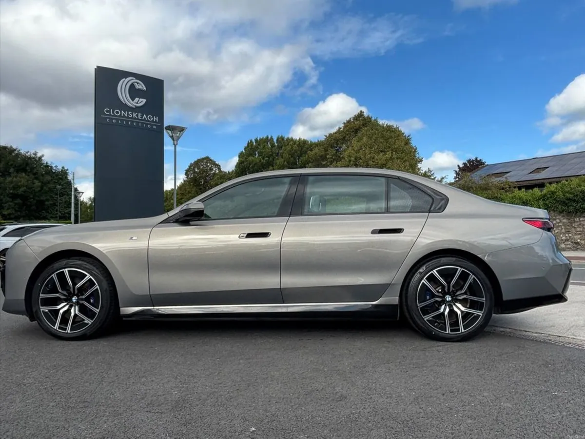 BMW i7 EDRIVE50 M SPORT - Image 4