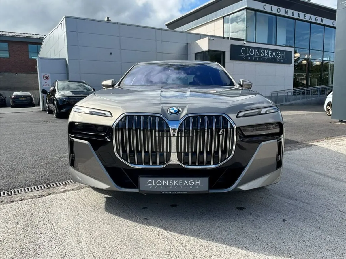 BMW i7 EDRIVE50 M SPORT - Image 3