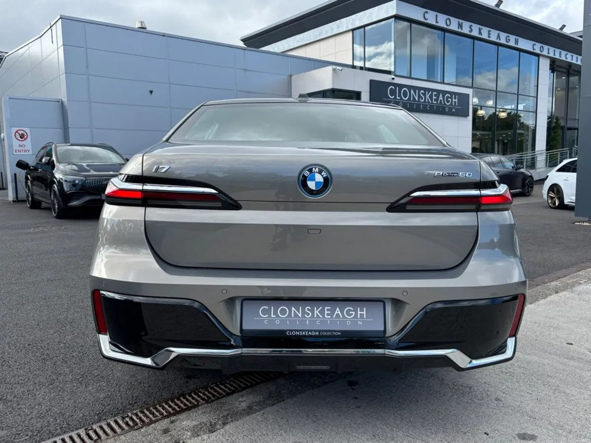 BMW i7 EDRIVE50 M SPORT - Image 5