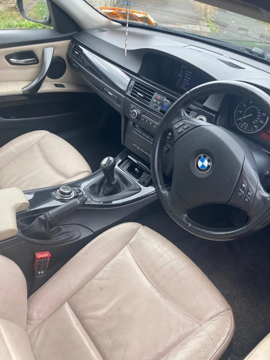 BMW 3-Series 2010 - Image 2