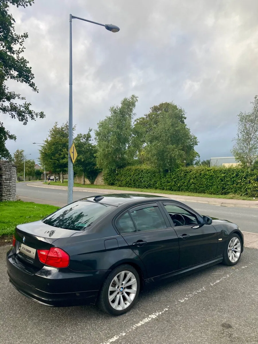 BMW 3-Series 2010 - Image 4