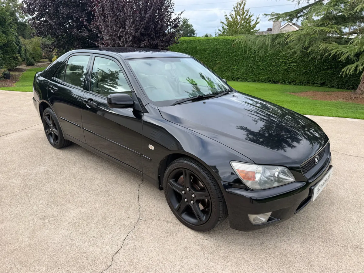 2004 LEXUS IS200 - Image 3