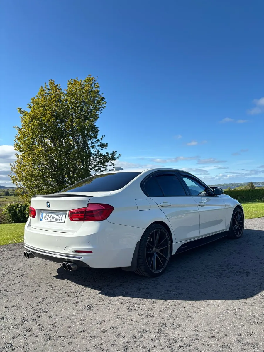 2015 BMW 318D F30 M-Performance - Image 3