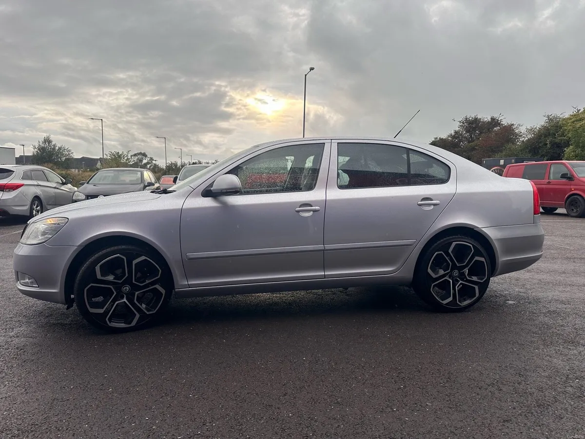 Skoda Octavia 1.6 TDI DSG full service history - Image 3