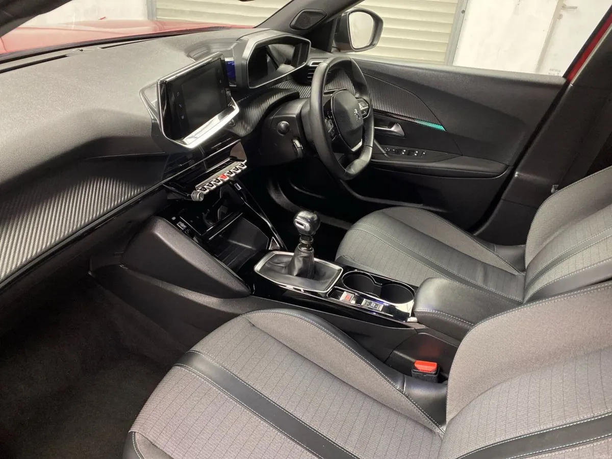Peugeot 2008 1.2 Puretech 100bhp Allure - Image 2