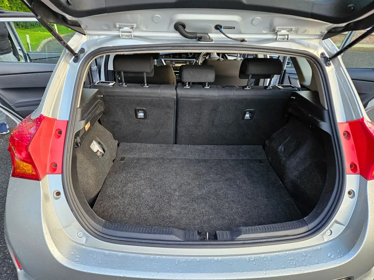 Toyota Auris 2014 - Image 4