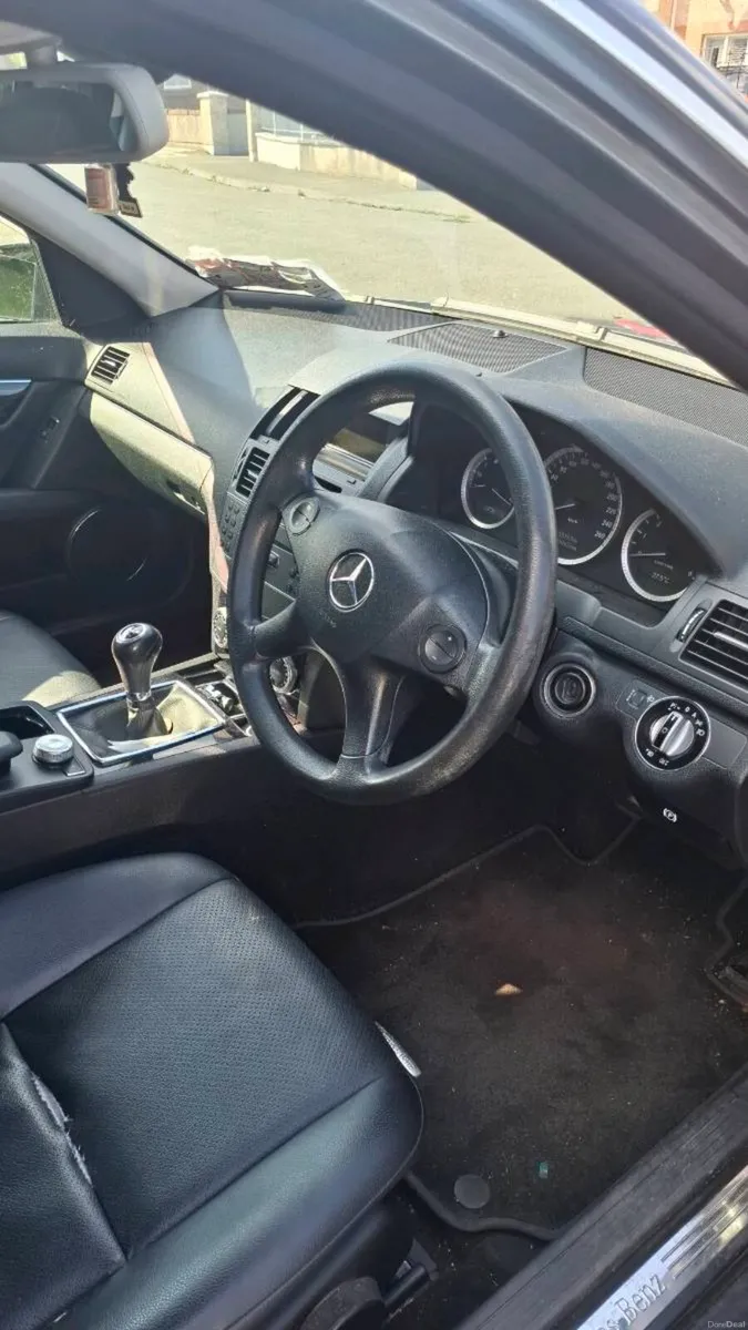 Mercedes benz c200 - Image 5