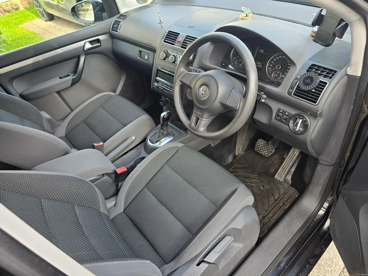 Volkswagen Touran 2011 - Image 6