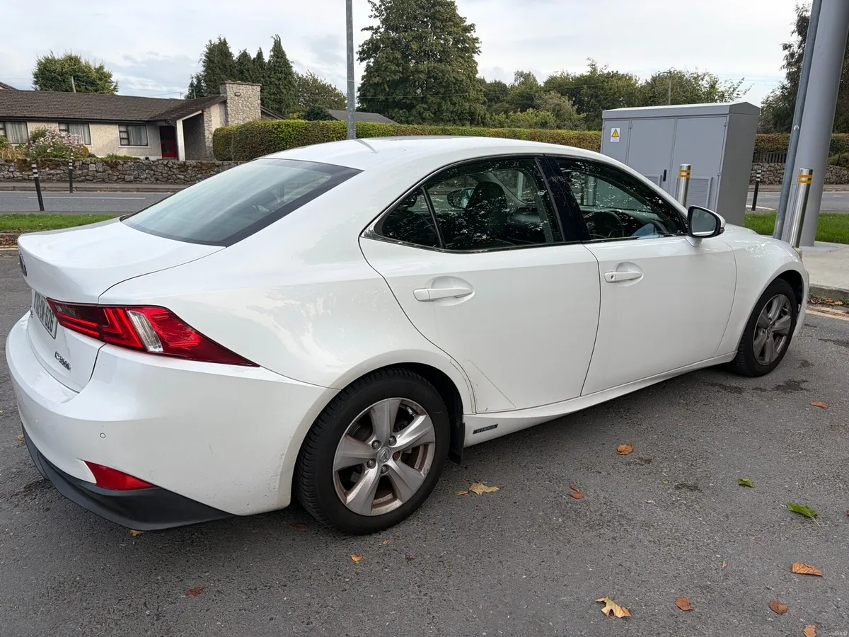 Lexus IS300H - Image 3