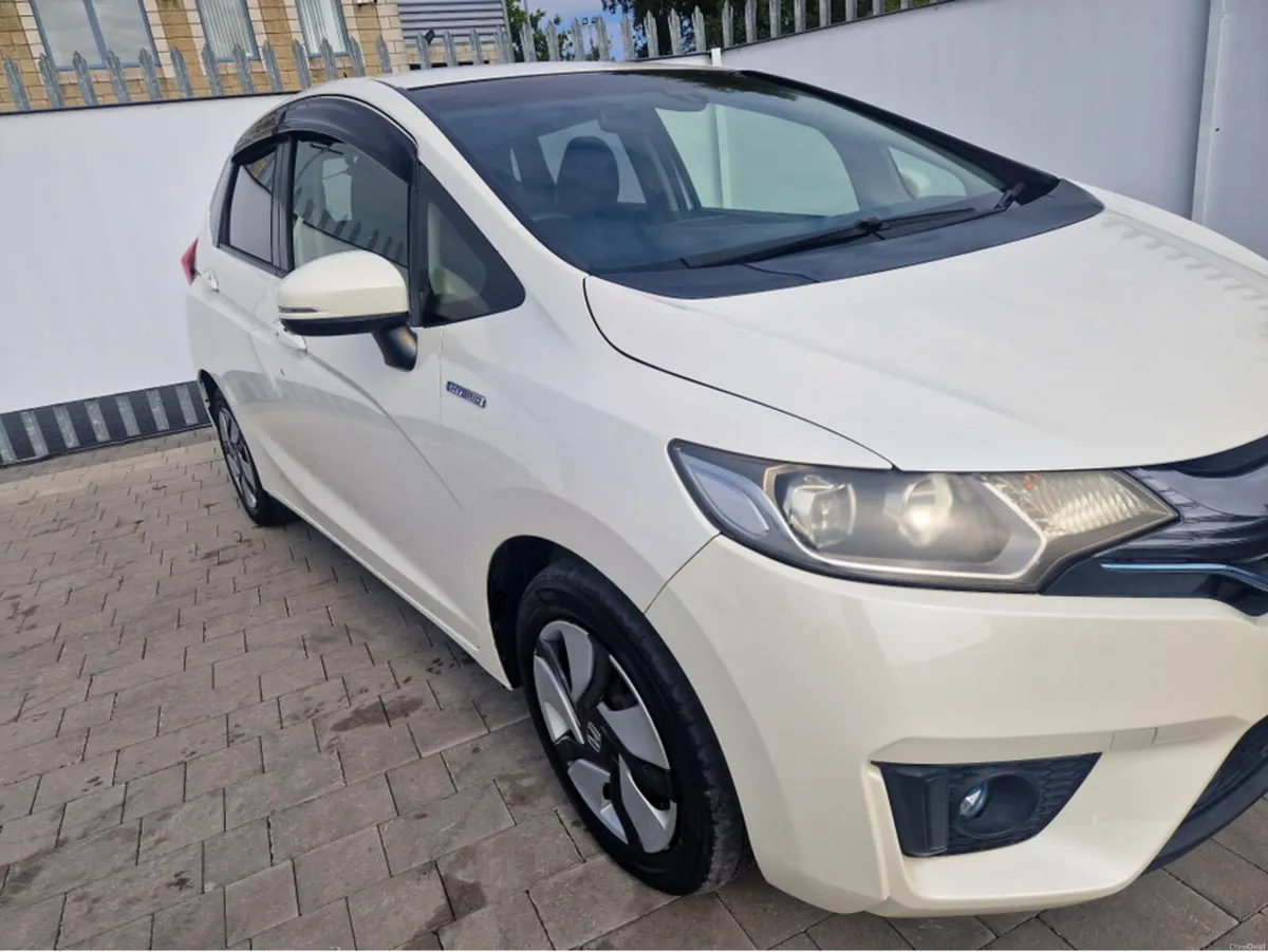 Honda Fit 1.5 PETROL HYBRID AUTO - Image 2