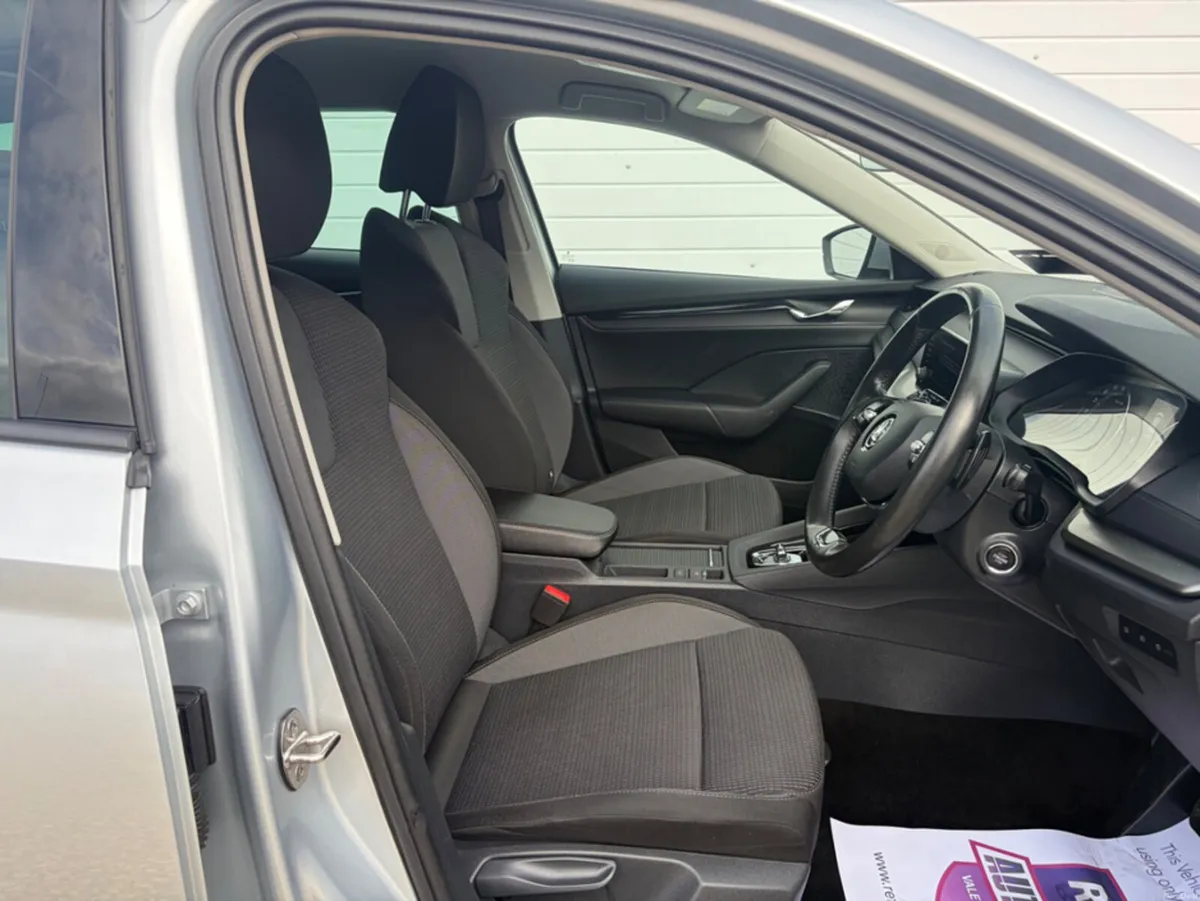 Skoda Octavia C AMBITION 2.0 TDI 115HP DSG 5DR AU - Image 5