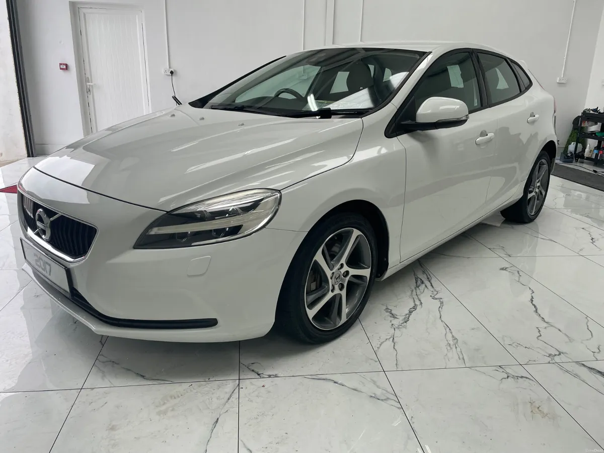 2017 Volvo V40 2.0 Diesel Auto - Image 4