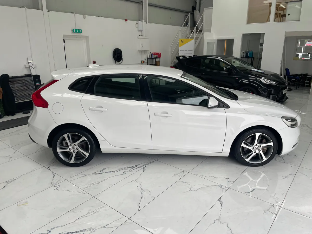 2017 Volvo V40 2.0 Diesel Auto - Image 2