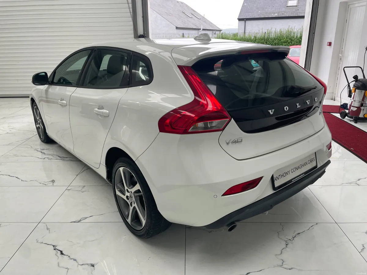 2017 Volvo V40 2.0 Diesel Auto - Image 6
